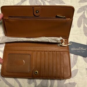 Universal Thread tan wristlet wallet